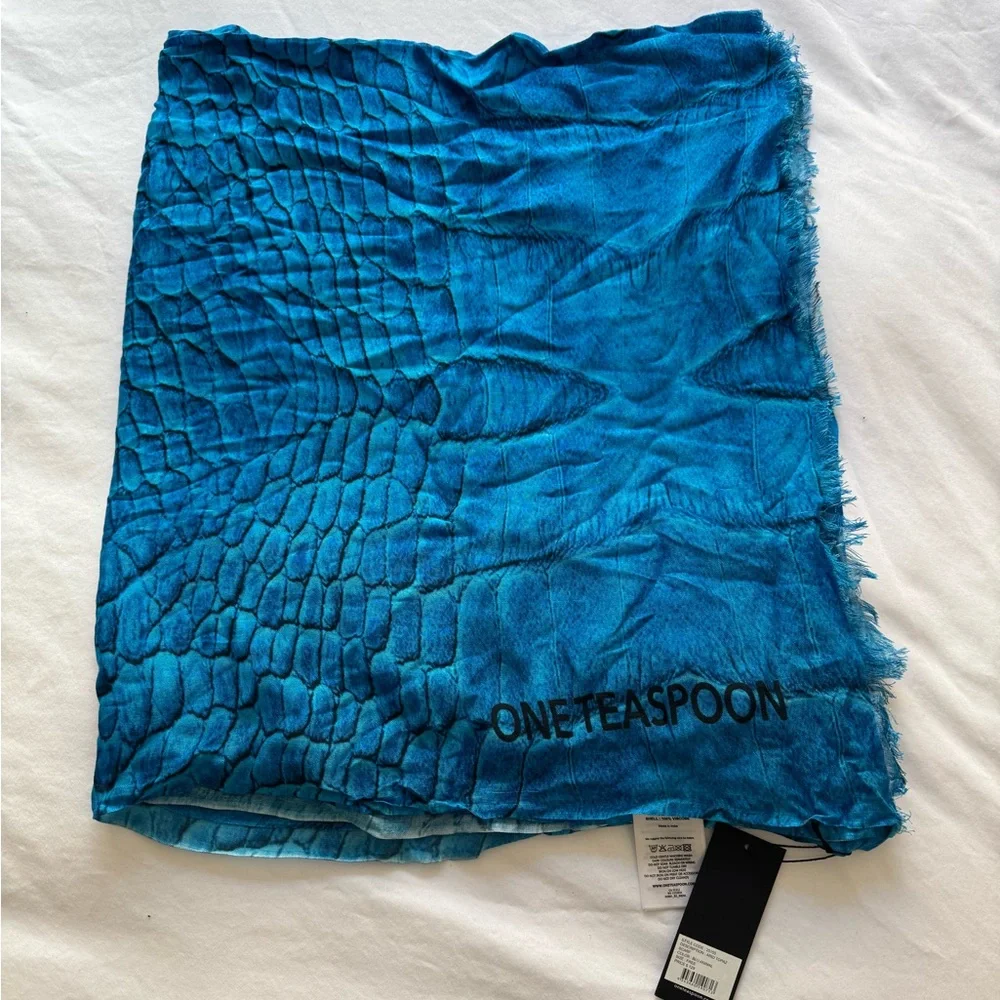 One Teaspoon NWT Viscose Scarf Blue Animal Print - Picture 7 of 7